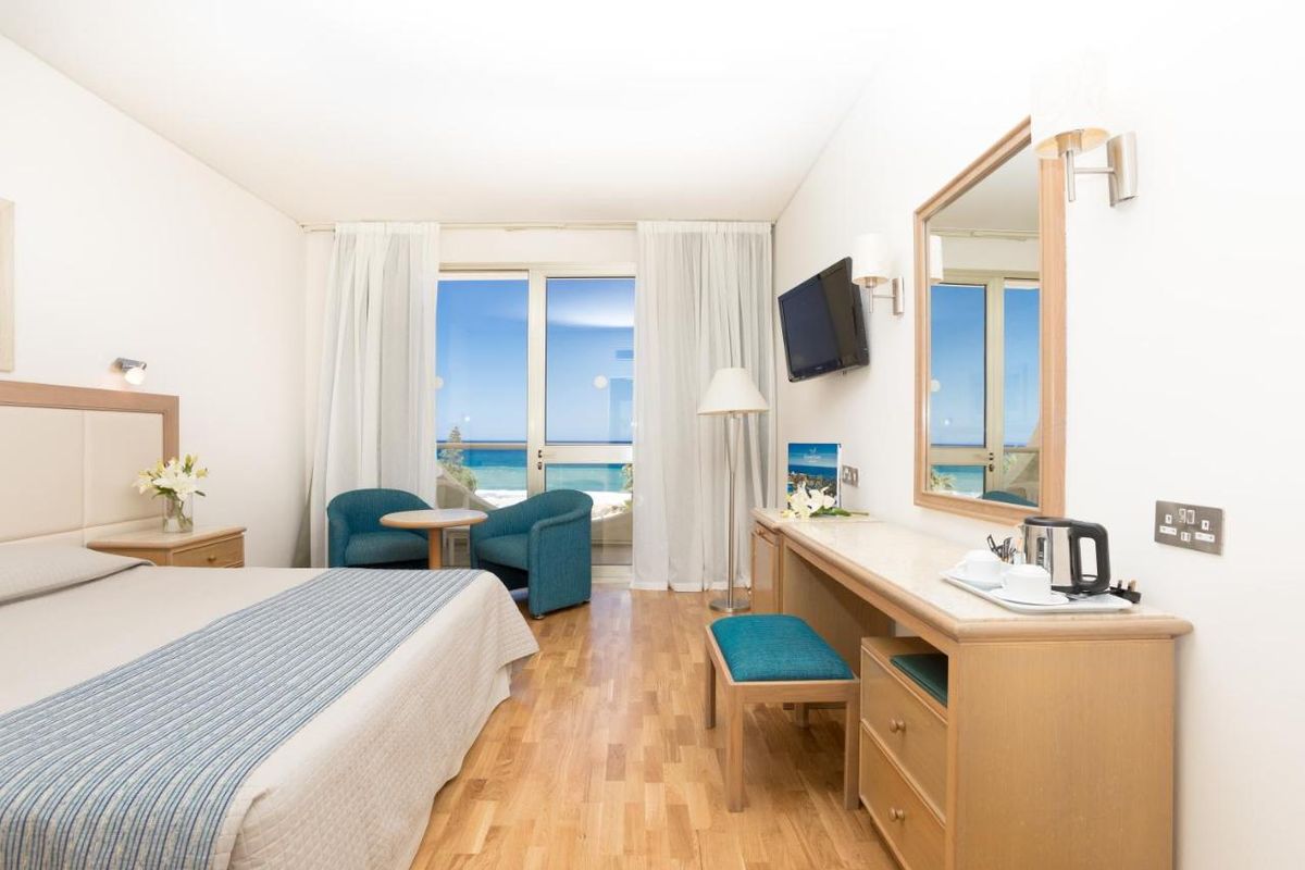 Golden Coast Beach Hotel фото 63