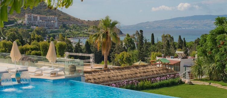 Фото отеля Bellazure Hotel