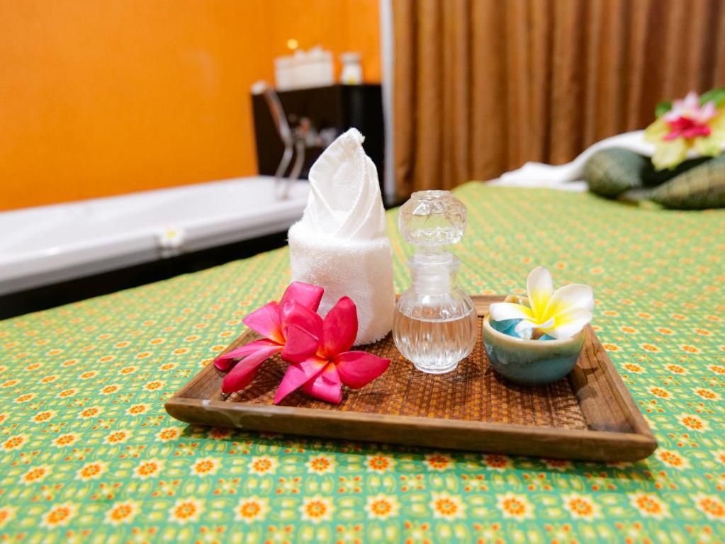 Quality Resort and Spa Patong Beach фото 78
