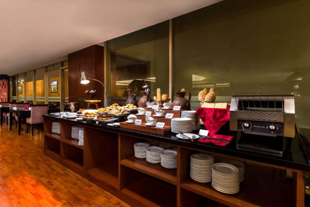 Best Western Mangga Dua Hotel and Residence фото 40