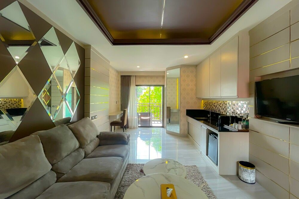 Quality Resort and Spa Patong Beach фото 60