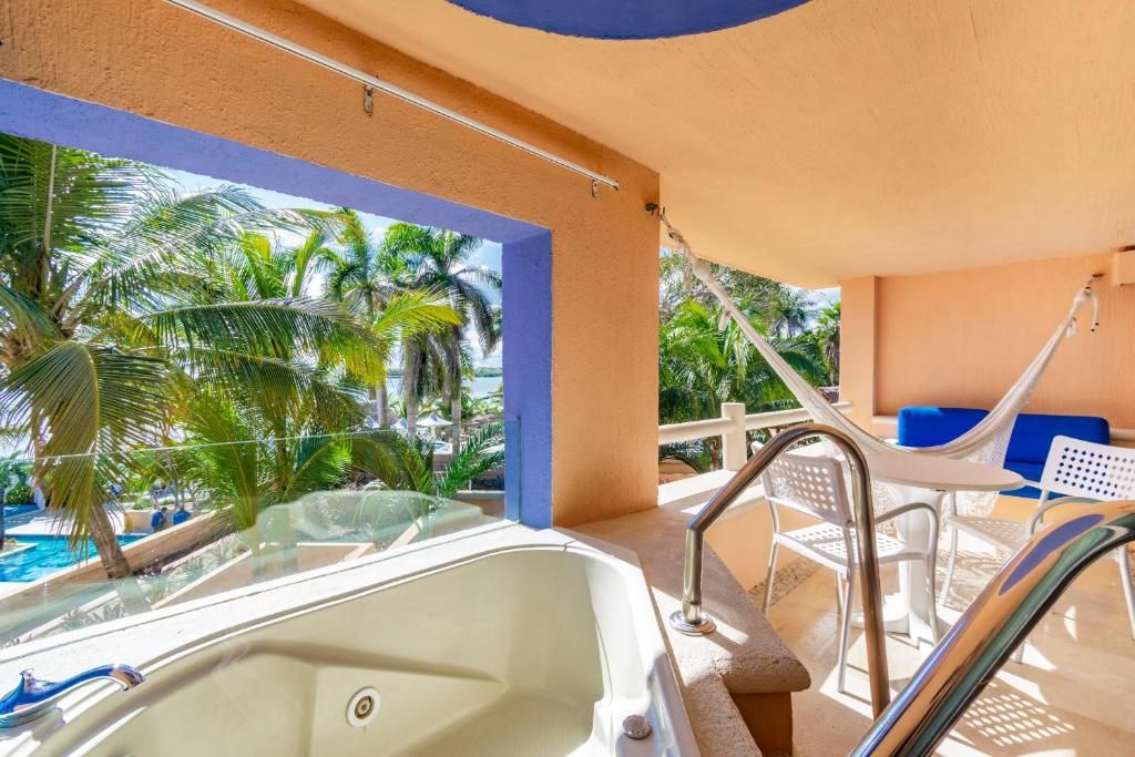 PA Beach Club & Hotel by GuruHotel фото 11