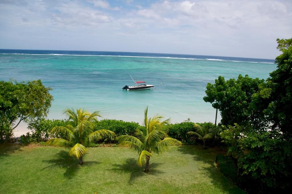 Cap Ouest Beachfront Luxury Penthouse фото 16