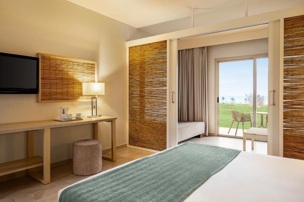 Ramada Hotel & Suites by Wyndham Ayia Napa фото 16