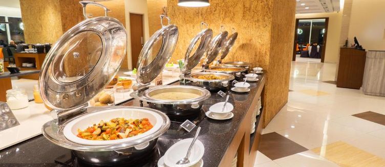 Фото отеля Tamu Hotel & Suites