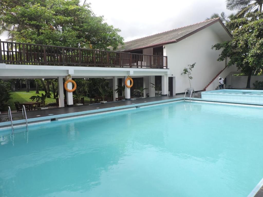 Catamaran Beach Hotel фото 7