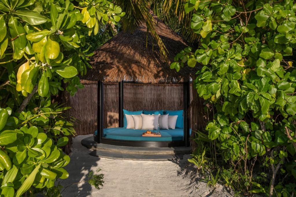 Naladhu Private Island Maldives фото 46