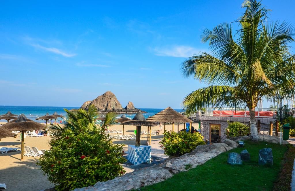 Sandy Beach Hotel & Resort фото 31