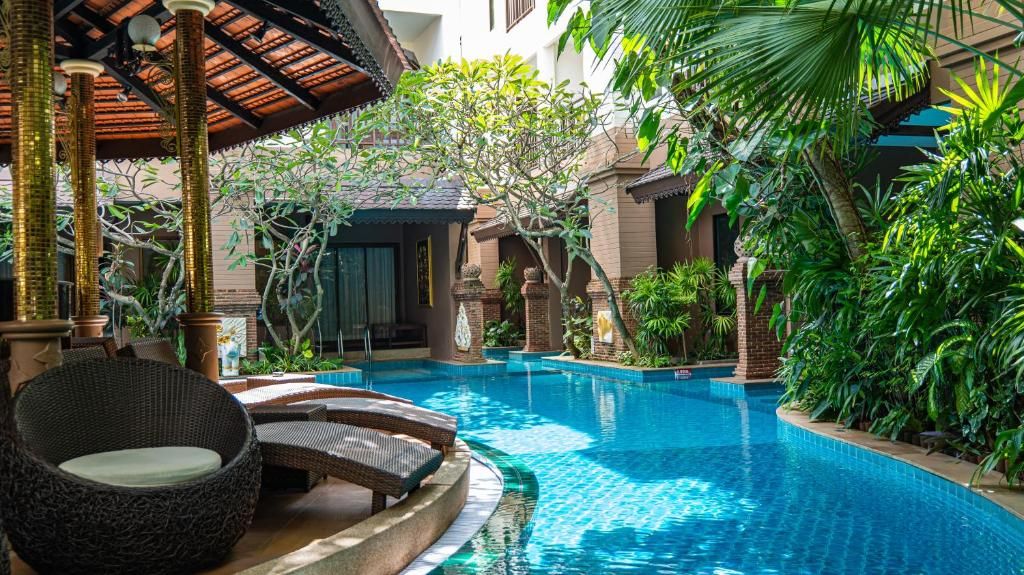 Quality Resort and Spa Patong Beach фото 75