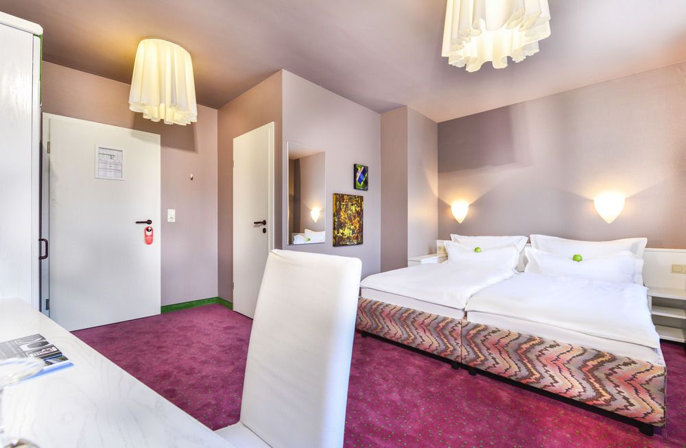 Airport Hotel by The New Yorker фото 5