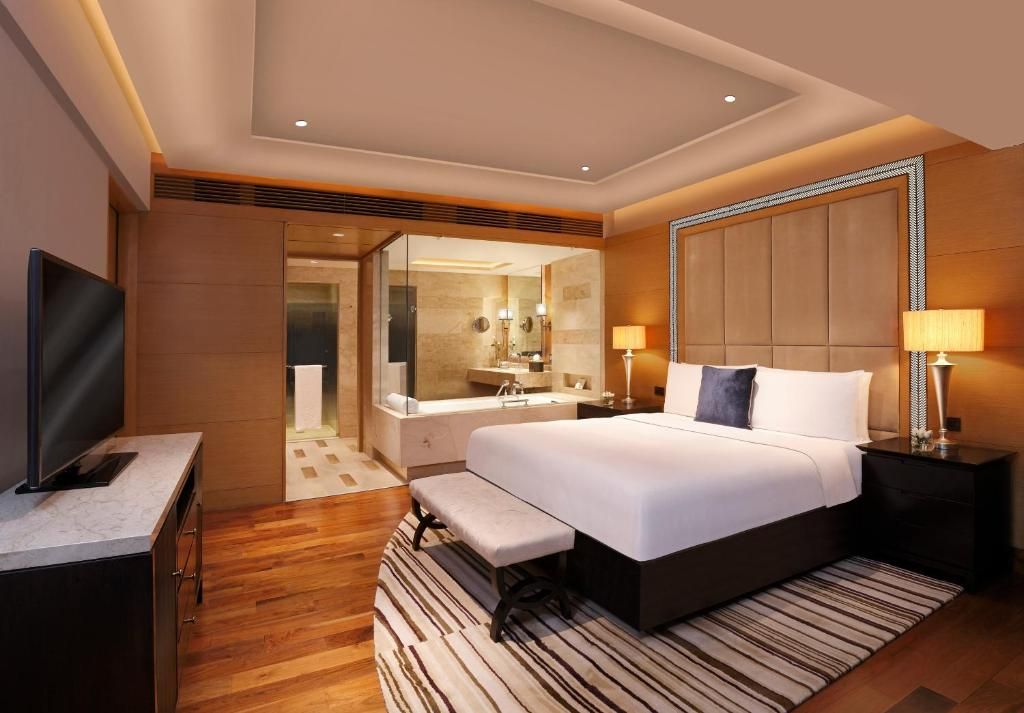 The Leela Ambience Gurugram Hotel & Residences фото 11