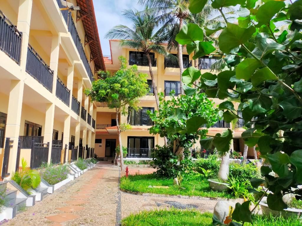Hon Rom Central Beach Resort фото 28