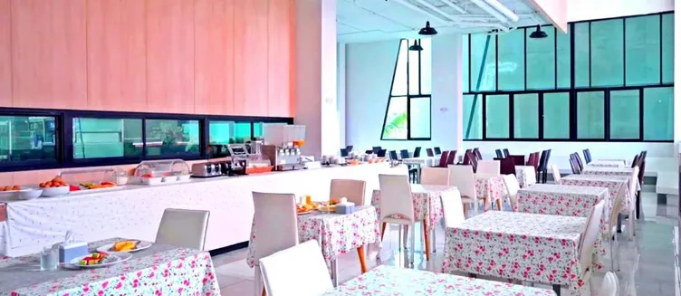 Фото отеля Phoenix Grand Patong Hotel