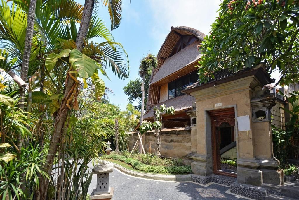 Puri Dewa Bharata Hotel & Villas фото 4