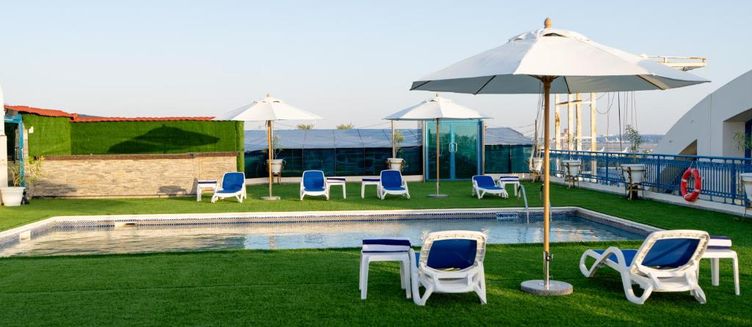 Фото отеля Luxe Grand Hotel