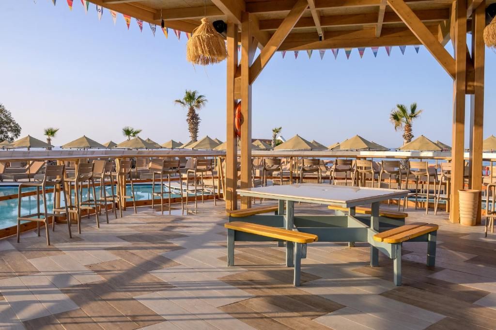 Eri Beach & Village Hotel фото 62