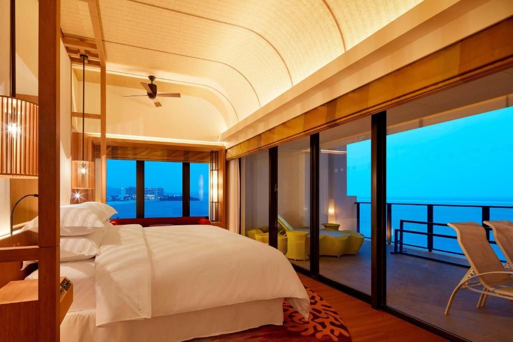 Sheraton Okinawa Sunmarina Resort фото 35