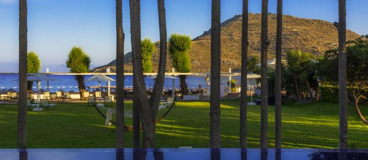 Фото отеля LIV Hotel by Bellazure