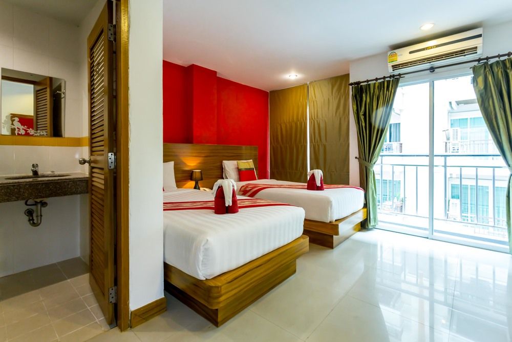 PJ Patong Resortel фото 61