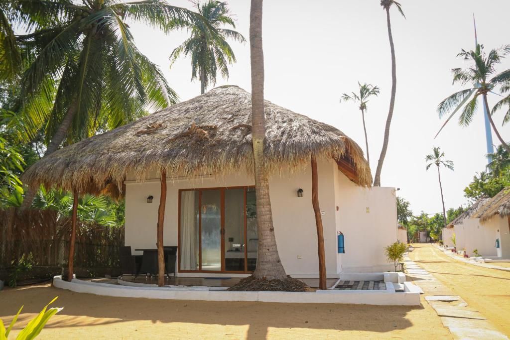 The Blue Lagoon Resort Kalpitiya фото 13
