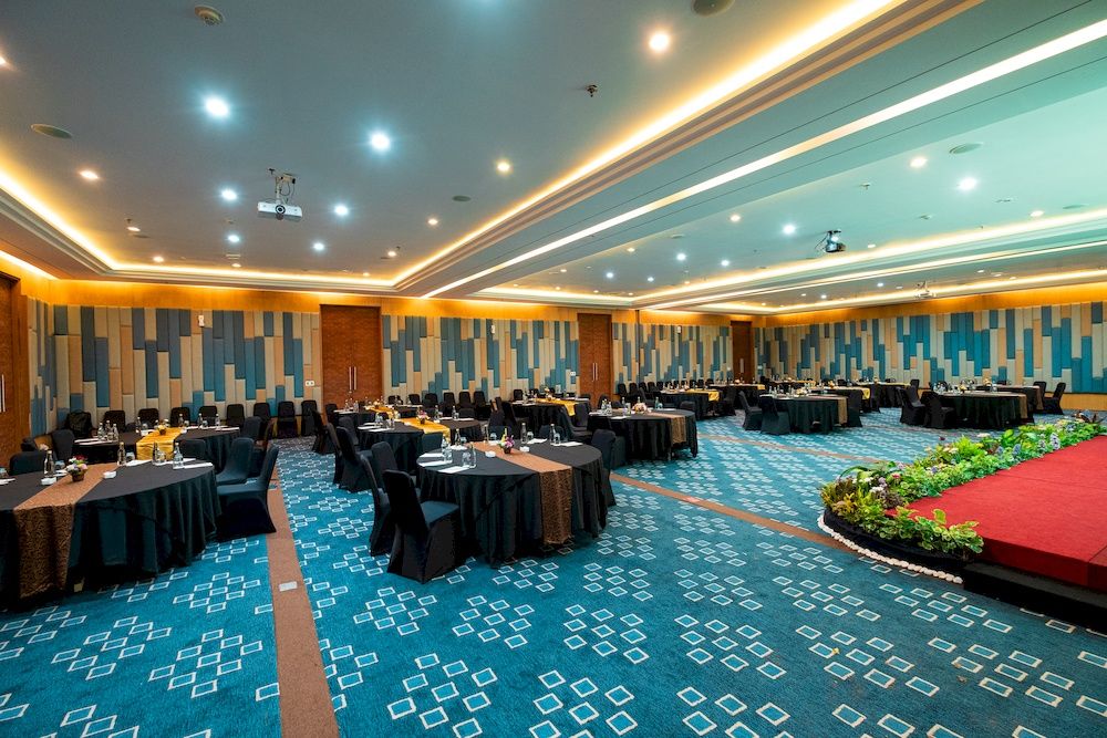 Vouk Hotel & Suites фото 79