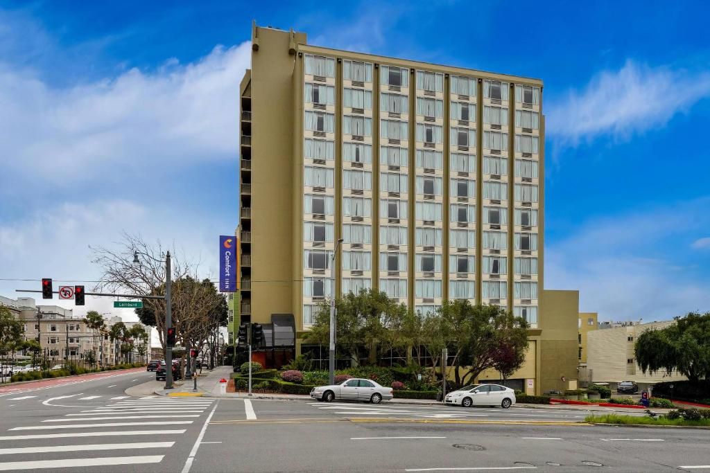 Comfort Inn By the Bay фото 25