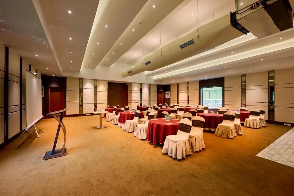 Sea Breeze Sarovar Portico фото 46