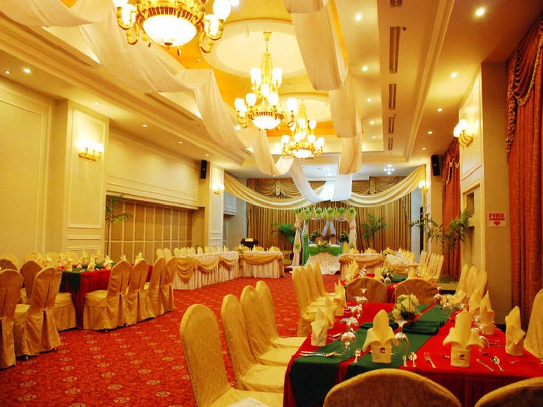Sarrosa International Hotel and Residential Suites - Multiple Use Hotel фото 8