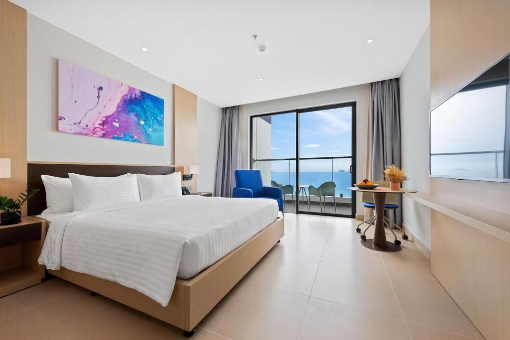 The Empyrean Cam Ranh Beach Resort фото 2