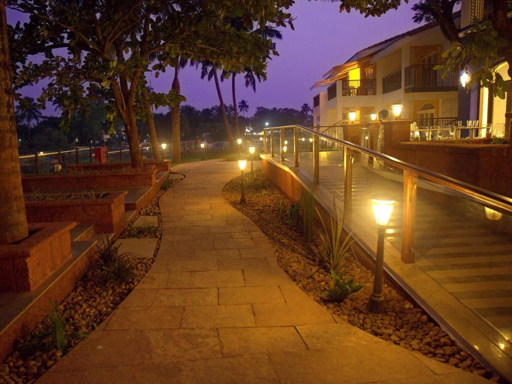 Acron Waterfront Resort фото 47