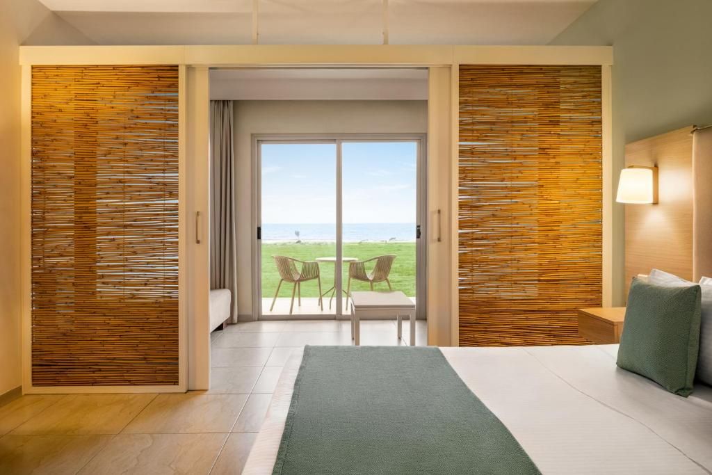 Ramada Hotel & Suites by Wyndham Ayia Napa фото 15