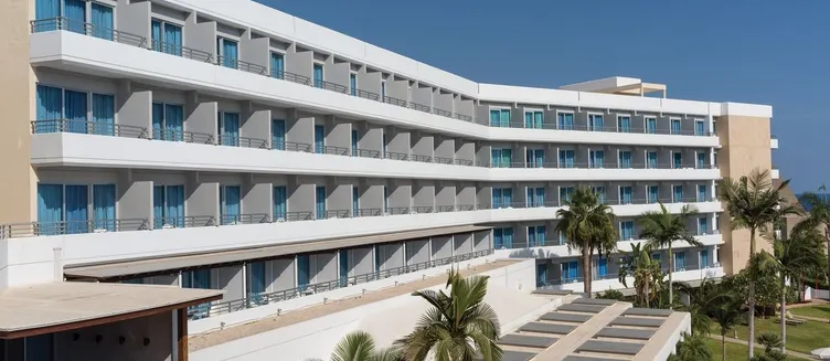 Фото отеля Mediterranean Beach