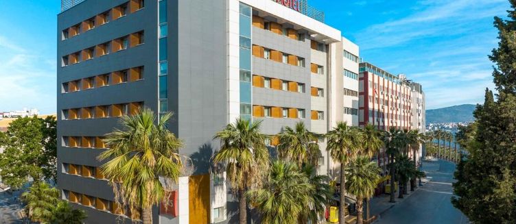 Фото отеля Ibis Izmir Alsancak