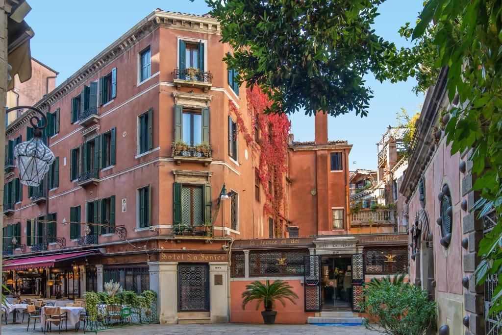 Hotel La Fenice et Des Artistes фото 8