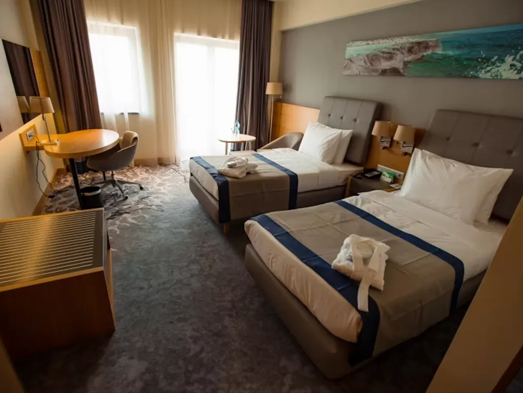 Holiday Inn Aktau Seaside фото 3