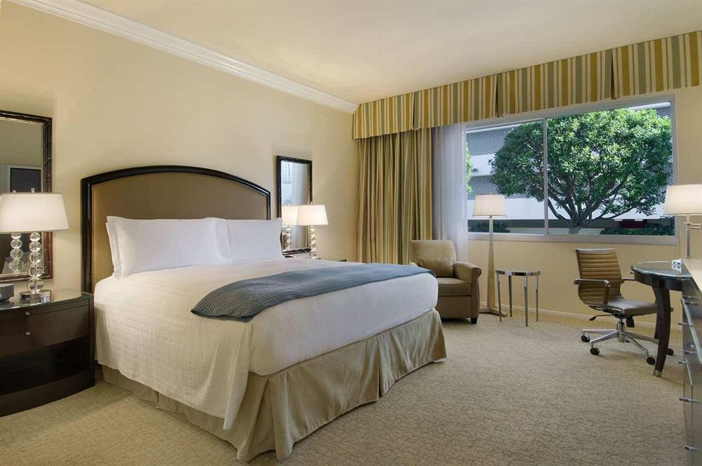 Beverly Hilton фото 43