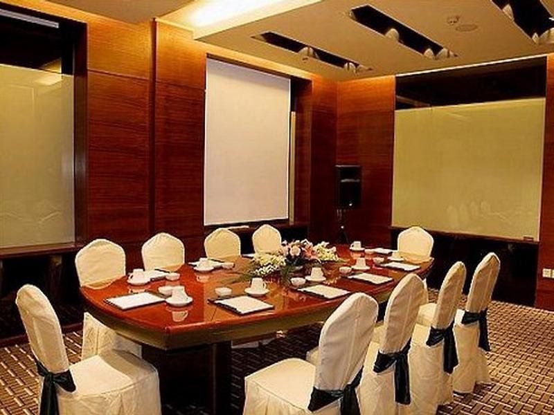 Holiday Inn Express Dalian City Center фото 16