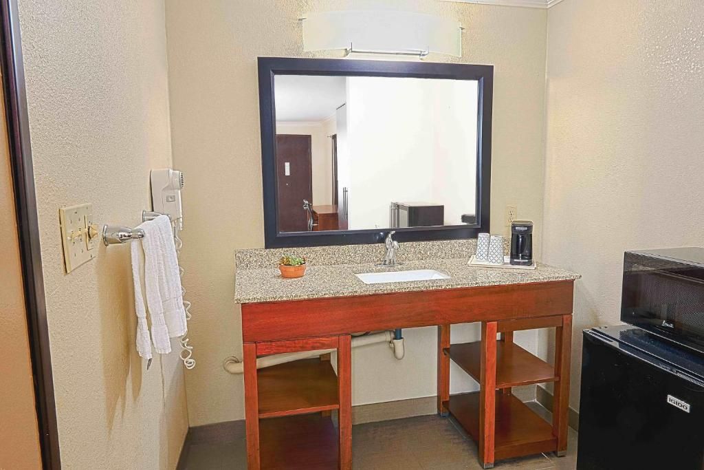Comfort Inn Near Old Town Pasadena in Eagle Rock CA фото 69