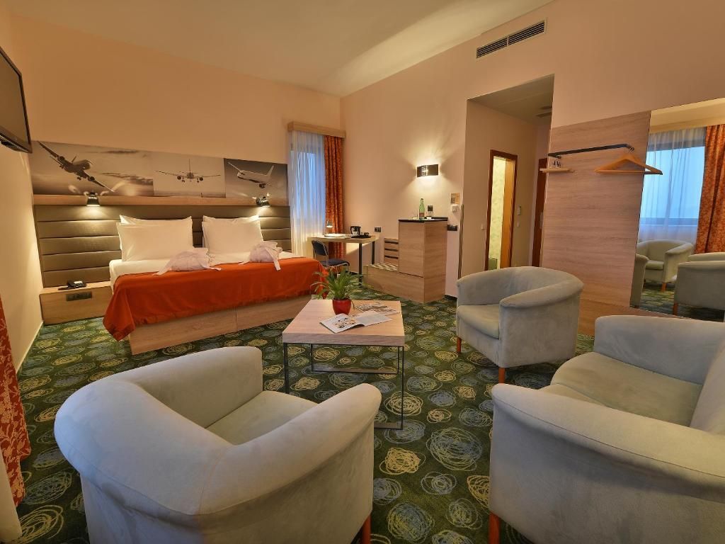 Ramada Airport Hotel Prague фото 68