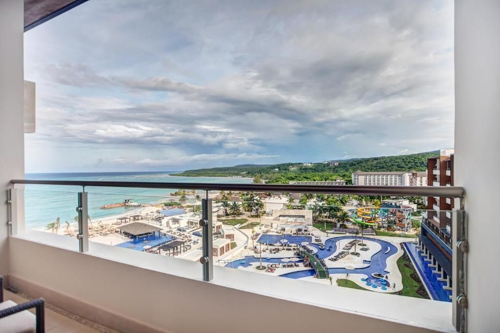 Royalton Blue Waters Montego Bay, An Autograph Collection All- Inclusive Resort фото 3