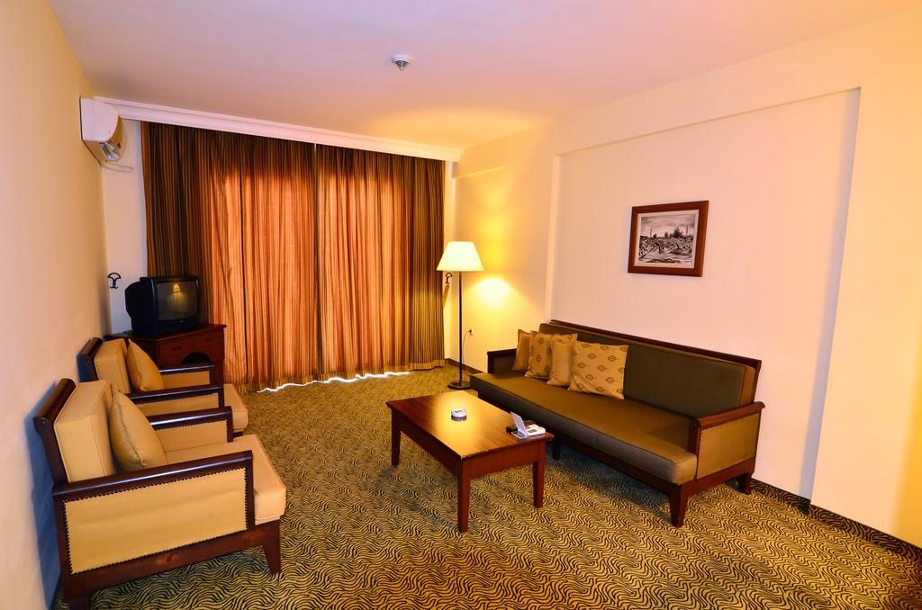 Royal Garden Suit Hotel фото 20