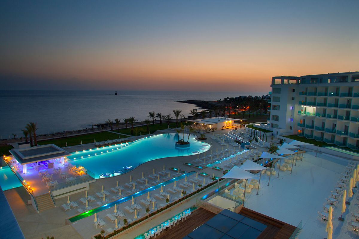 King Evelthon Beach Hotel and Resort фото 7