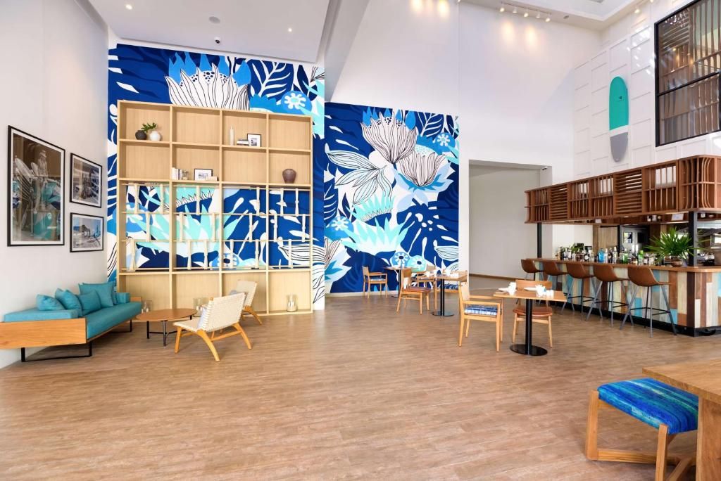 Outrigger Surin Beach Resort фото 45