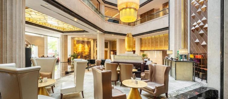 Фото отеля GuangDongHotel Shanghai