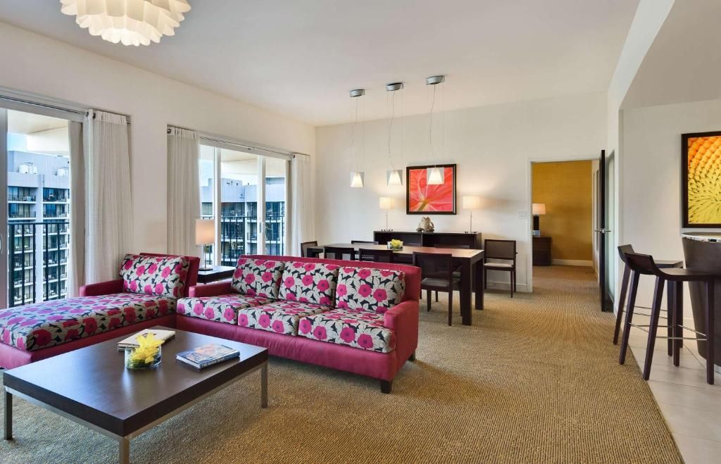 Hilton Waikiki Beach Hotel фото 54
