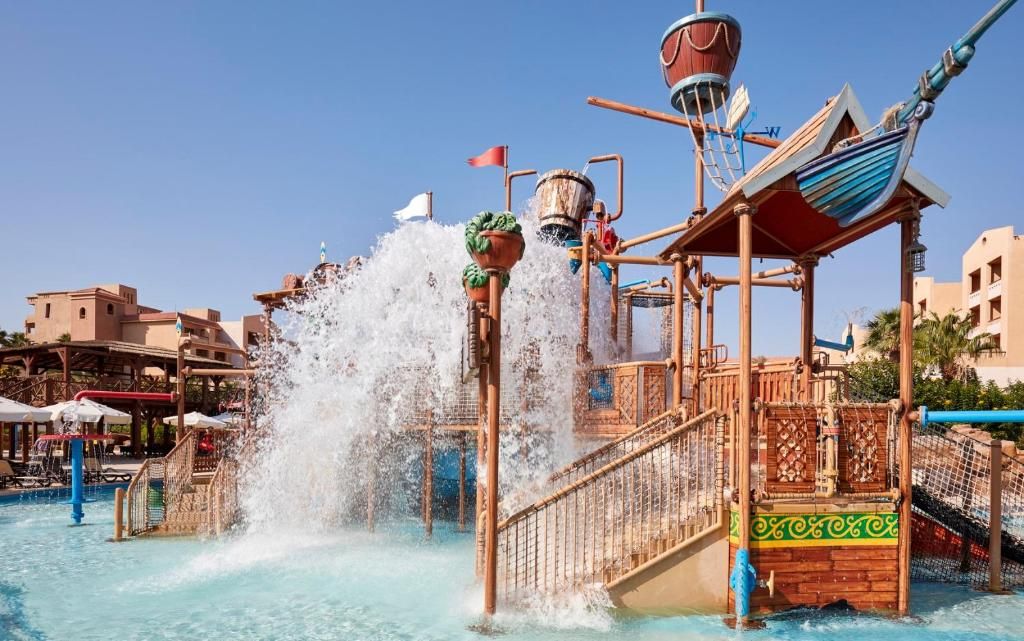Coral Sea Holiday Resort & Aqua Park фото 61