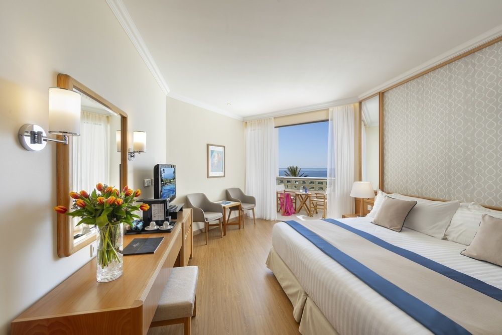 Constantinou Bros Athena Beach Hotel фото 66