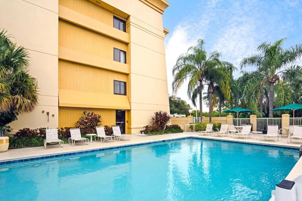 La Quinta Inn & Suites Miami Airport East фото 10