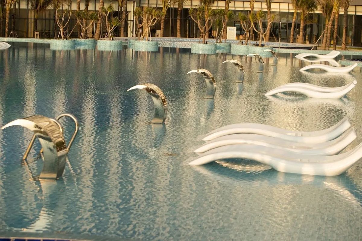 Курортный отель The Empyrean Cam Ranh Beach Resort фото 3