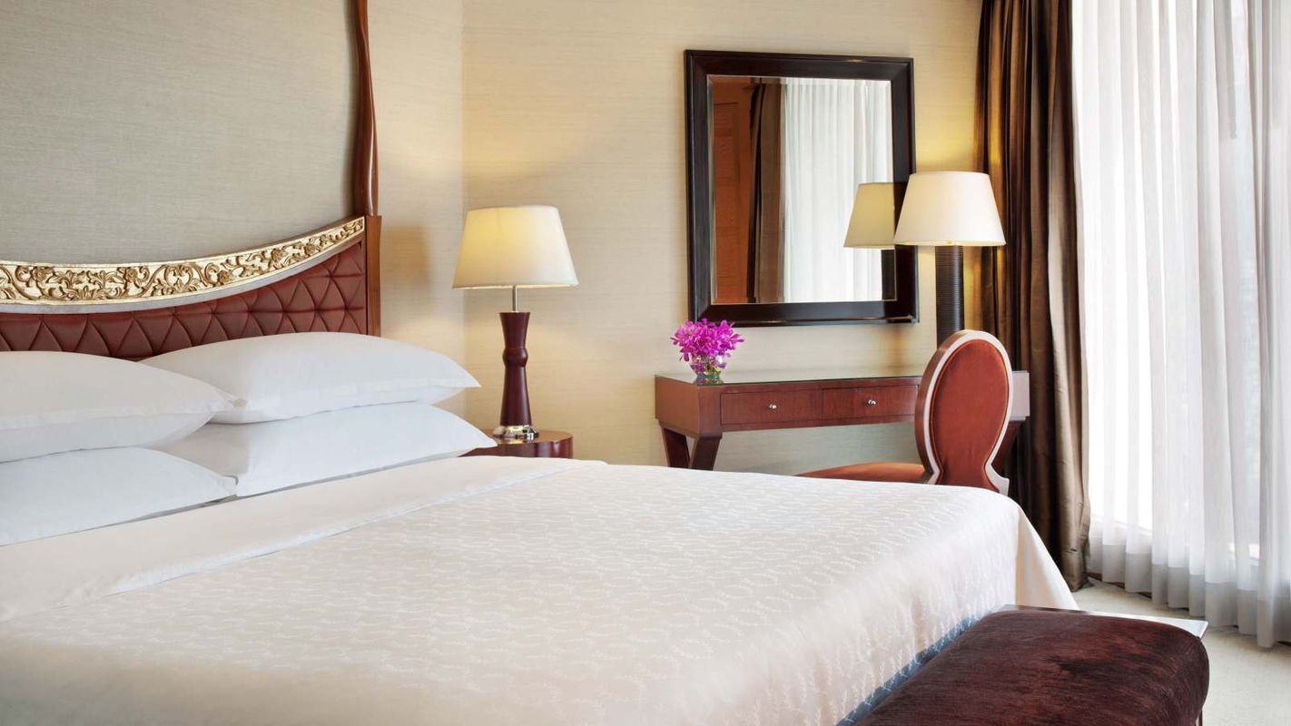 Royal Orchid Sheraton Hotel & Towers фото 47